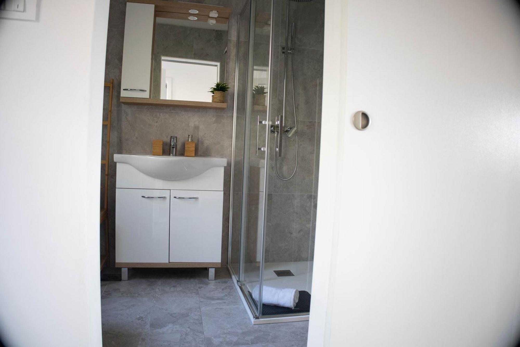 Green Park And Sunny Terrace Apartments Ankaran Ngoại thất bức ảnh